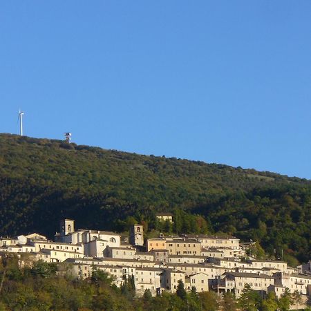 Il Risveglio Dei Sensi Villa Fossato di Vico Eksteriør billede