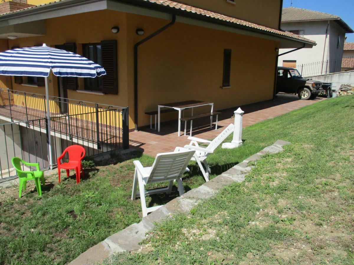 Il Risveglio Dei Sensi Villa Fossato di Vico Eksteriør billede
