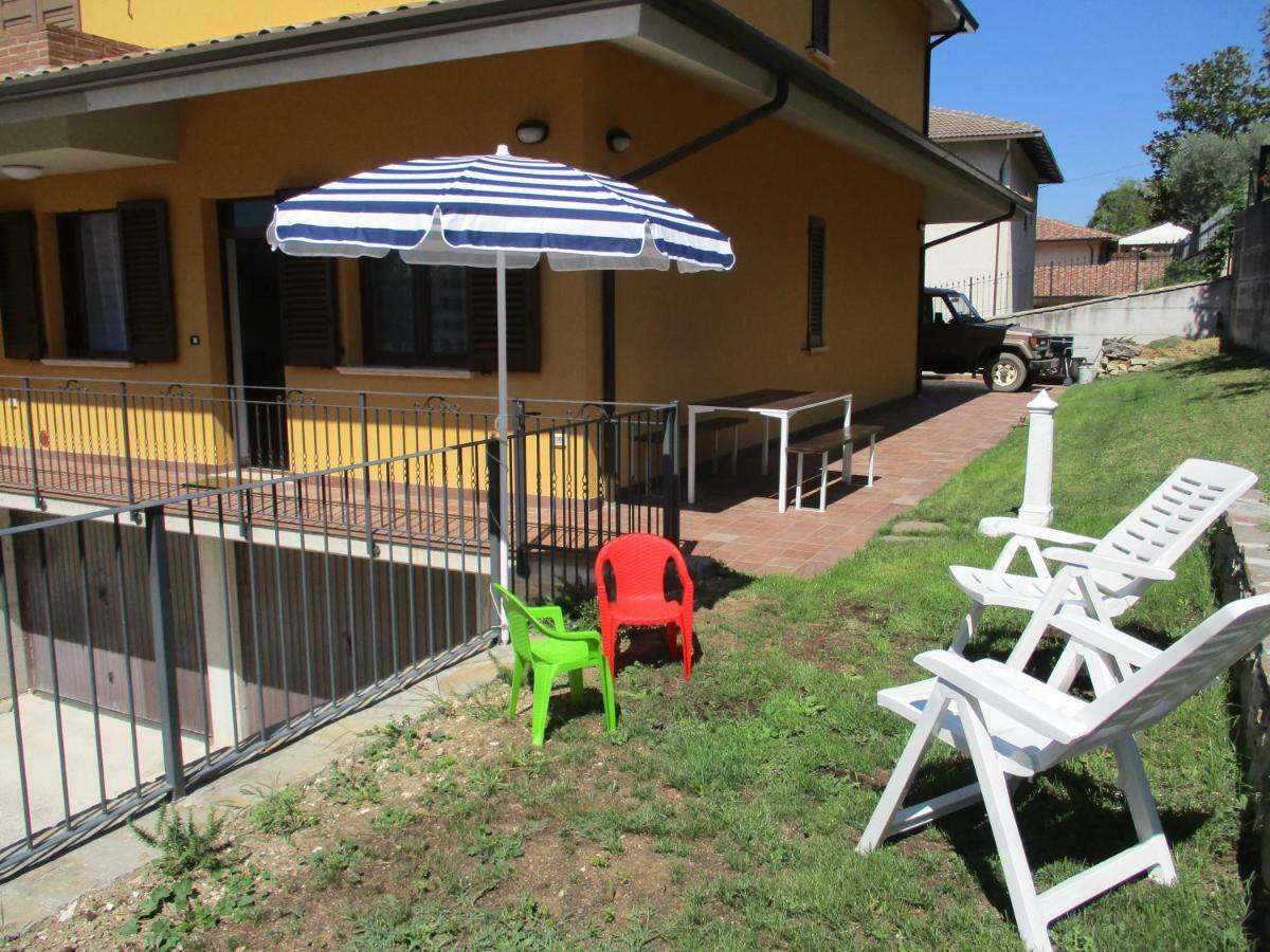 Il Risveglio Dei Sensi Villa Fossato di Vico Eksteriør billede